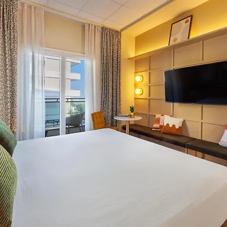 Charlie In Hotell