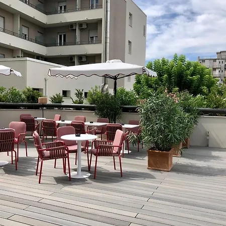 Hotell Charlie In 4*