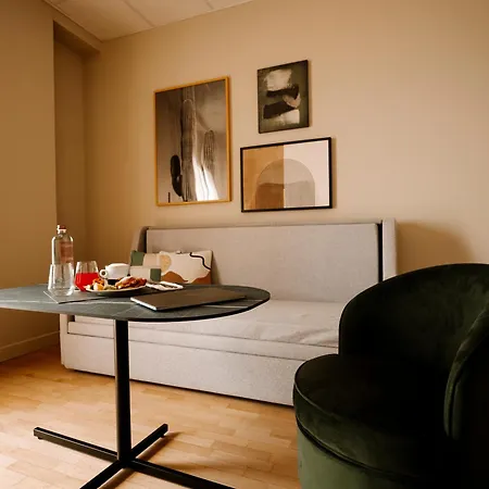 Charlie In 4* Pesaro