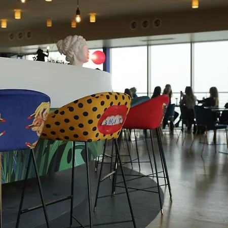 Charlie In Hotell 4*