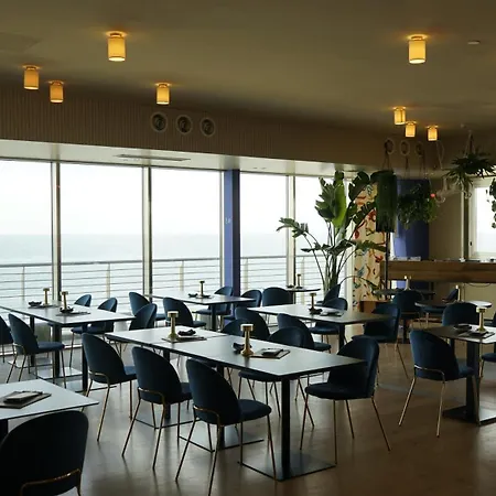 Charlie In Hotell 4*