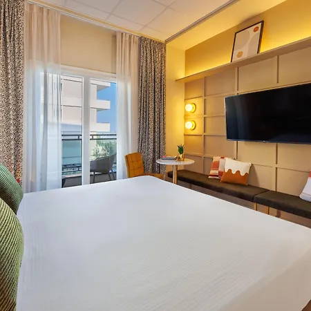 Hotel Charlie In Pesaro