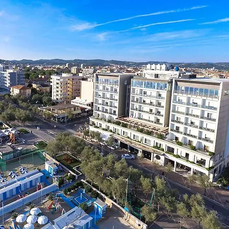 Charlie In Hotell Pesaro