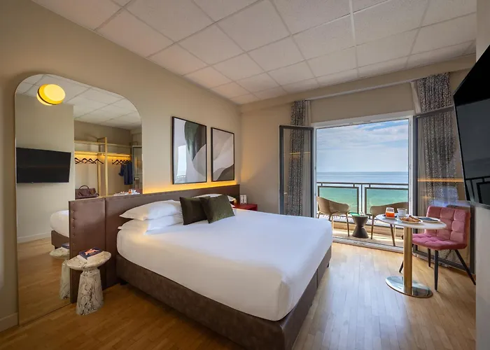 Uappala Cruiser Hotel 4*