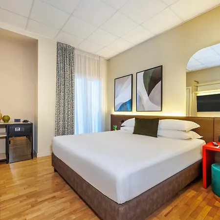 Charlie In Otel Pesaro