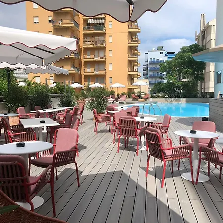 Charlie In Otel 4*
