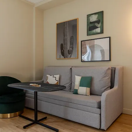 Charlie In Hotel Pesaro