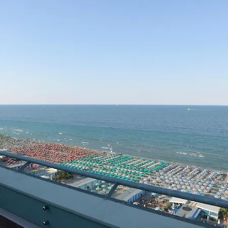 우아팔라 크루저 4* 페자로
