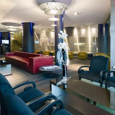 Charlie In Hotel Pesaro