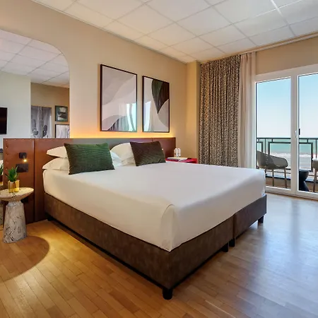 Hotel Charlie In Pesaro