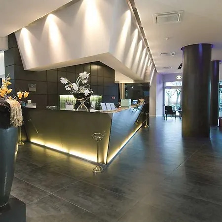 Hotel Charlie In Pesaro